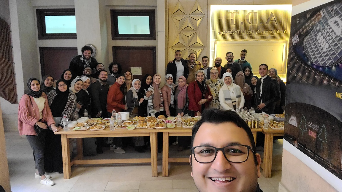 1تجمع طلابي واكاديمي وجبه غذا العائله
